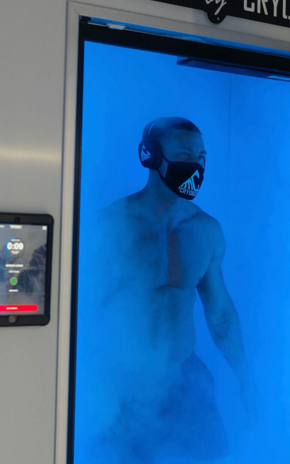 Man wearing a face mask at ETHR LAB digital experience event.